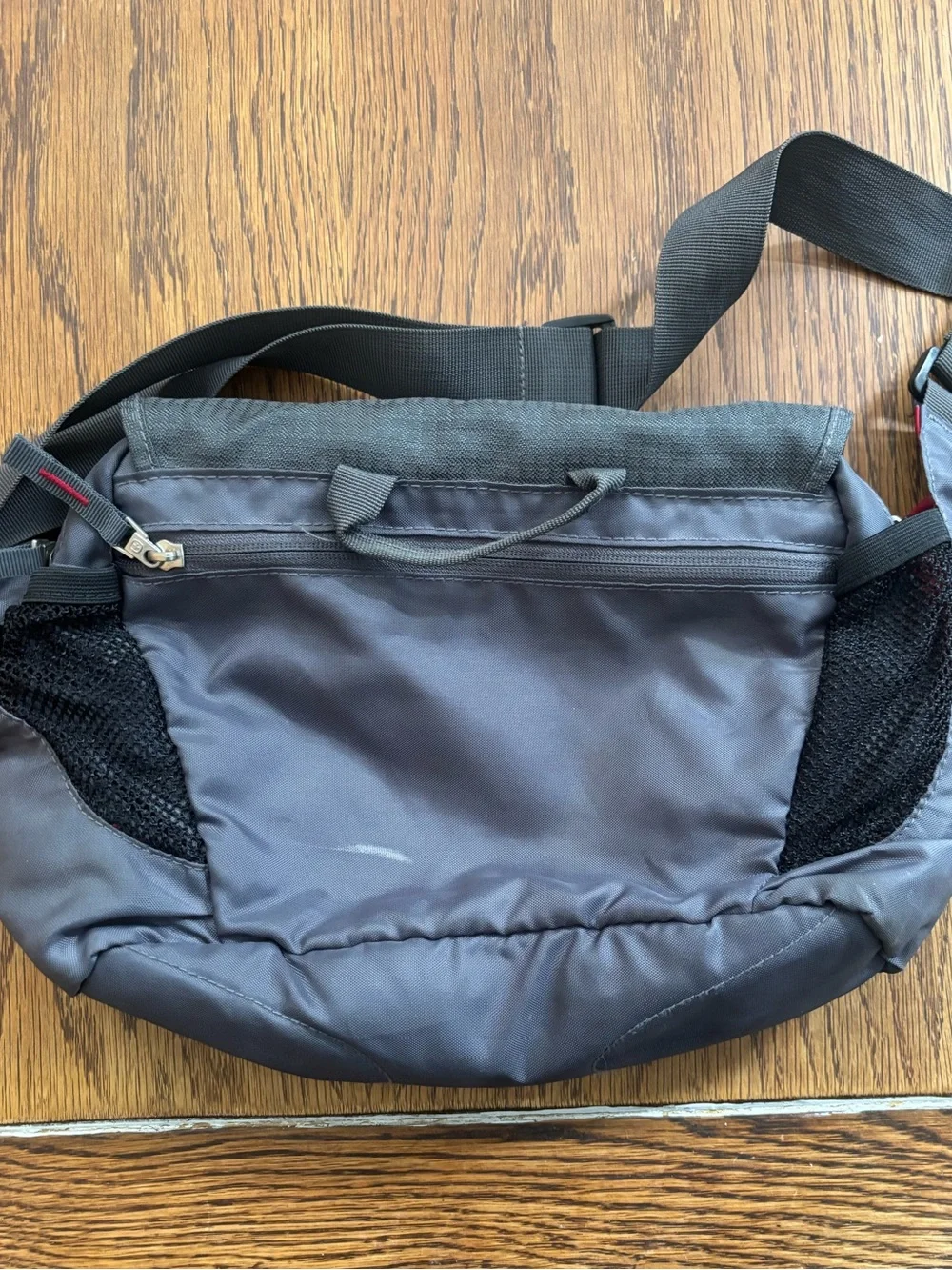 SwissGear Gray Messenger Bag with Red Accents